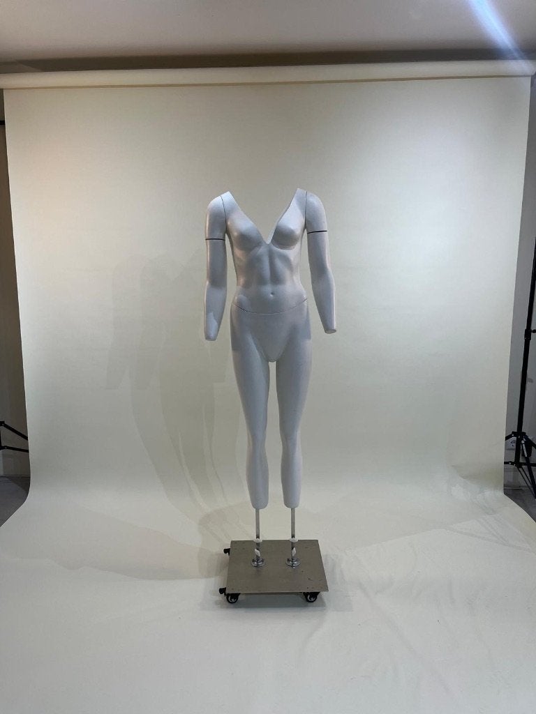 female mannequin, Ophalen, Zo goed als nieuw