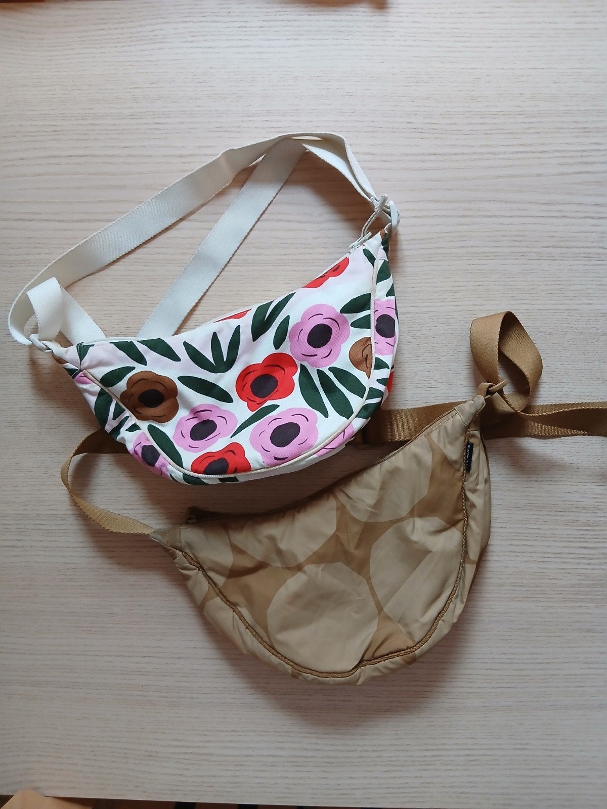 Twee Marimekko schoudertasjes - bloemenprint en effen, Ophalen, Gebruikt, Overige kleuren, Schoudertasje