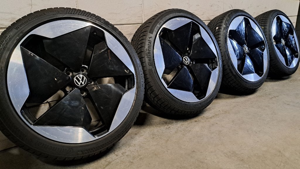 Sanya velgen ID3 Born Elroq Karoq 215/45/20 goede banden!, Banden en Velgen, Personenwagen, 20 inch, Gebruikt