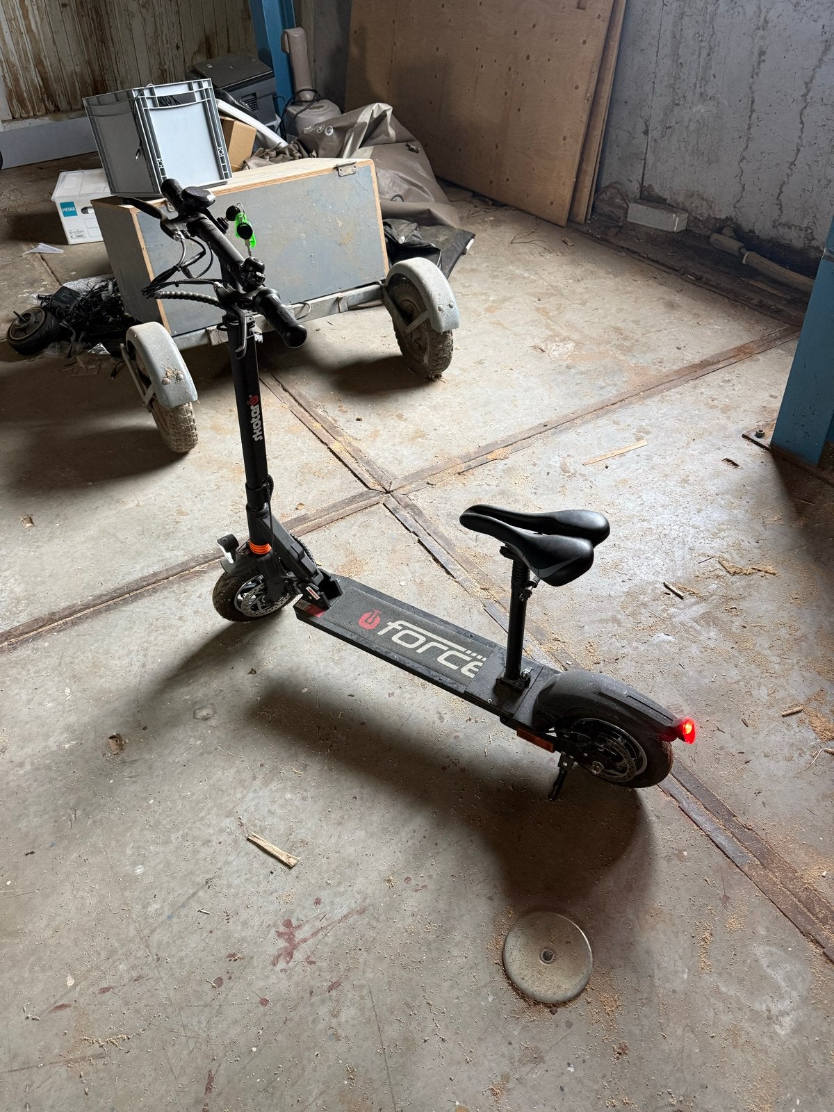 E-Force elektrische step met zadel, Ophalen, Gebruikt