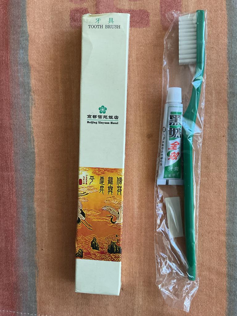 Nieuwe tandenborstel en tandpasta van Beijing Xinyuan Hotel, Ophalen of Verzenden, Nieuw, Tandenborstel