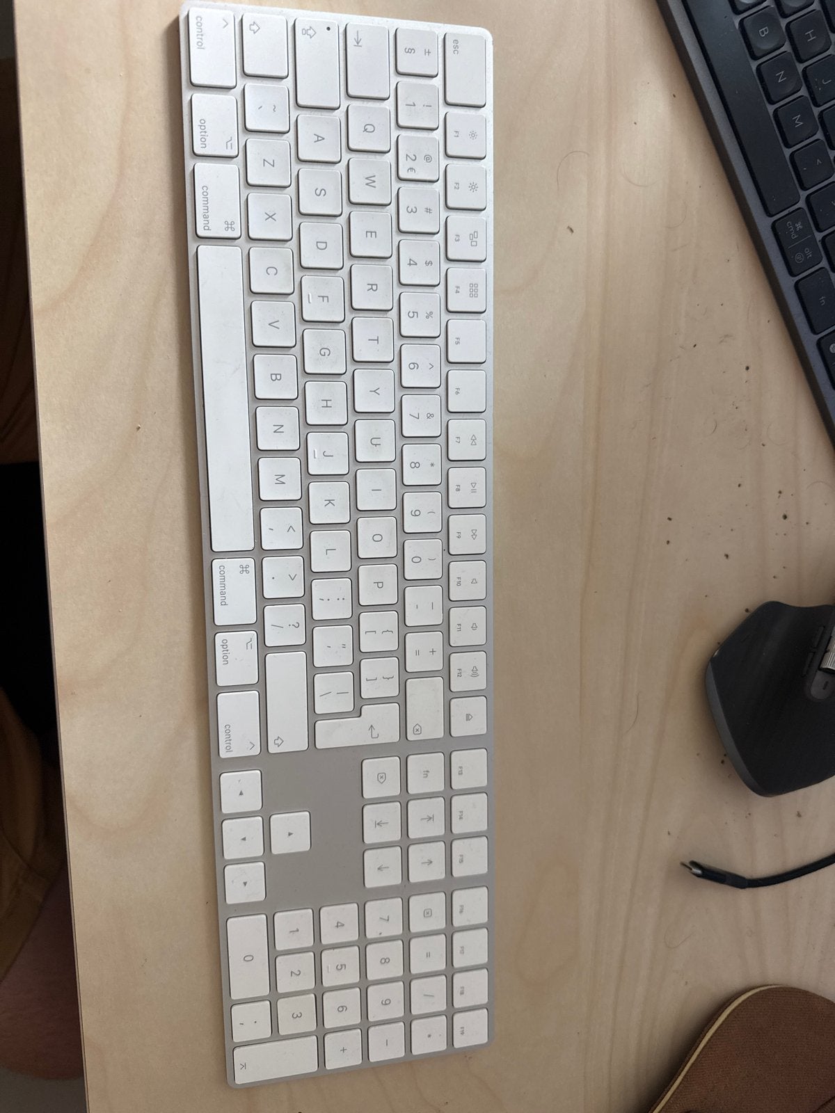Defect Apple toetsenbord - typt 3 en hapert spatiebalk, Ophalen of Verzenden, Qwerty, Niet werkend, Numeriek gedeelte