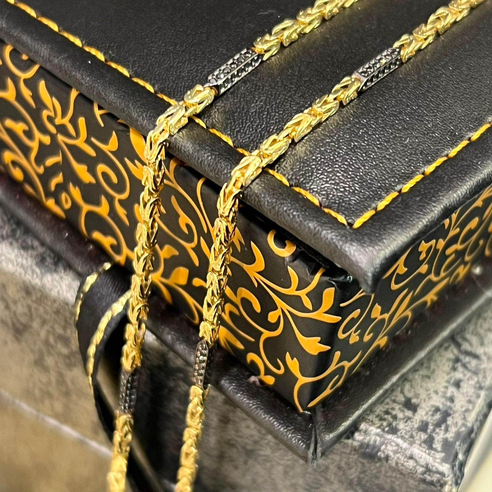 14k gouden koningsketting met zwarte tussenblokjes, Sieraden, Tassen en Uiterlijk, Kettingen, Ophalen of Verzenden, Nieuw, Goud