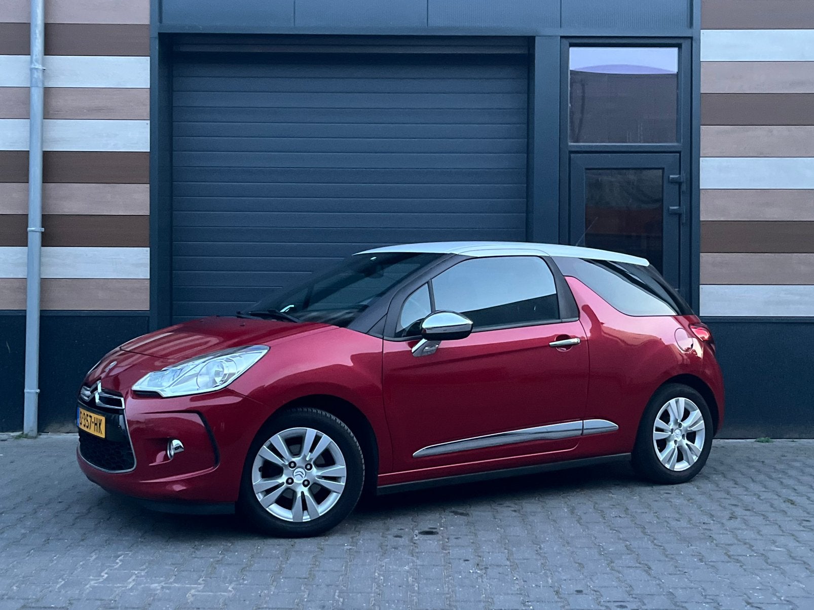 Citroën DS3 1.2 VTI 2014 Rood - Carplay - Stoelverwarming, Auto's, Voorwielaandrijving, Stof, 1199 cc, Bedrijf