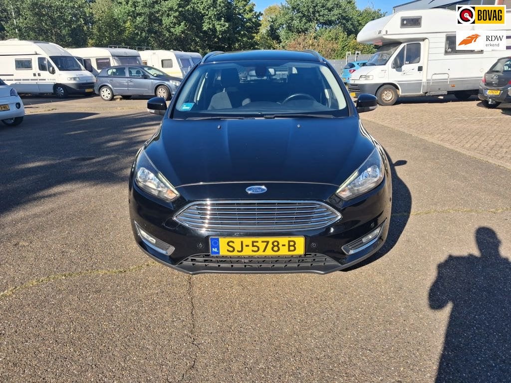 Ford Focus Wagon 1.5 Titanium, Auto's, Ford, Euro 6, 4 cilinders, Zwart, Handgeschakeld