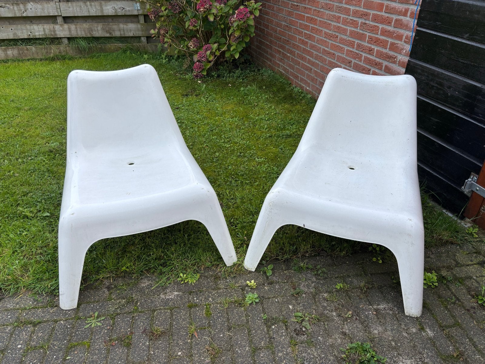 2 witte ikea VÅGÖ tuinstoelen, Ophalen, Gebruikt, Kunststof, Stapelbaar