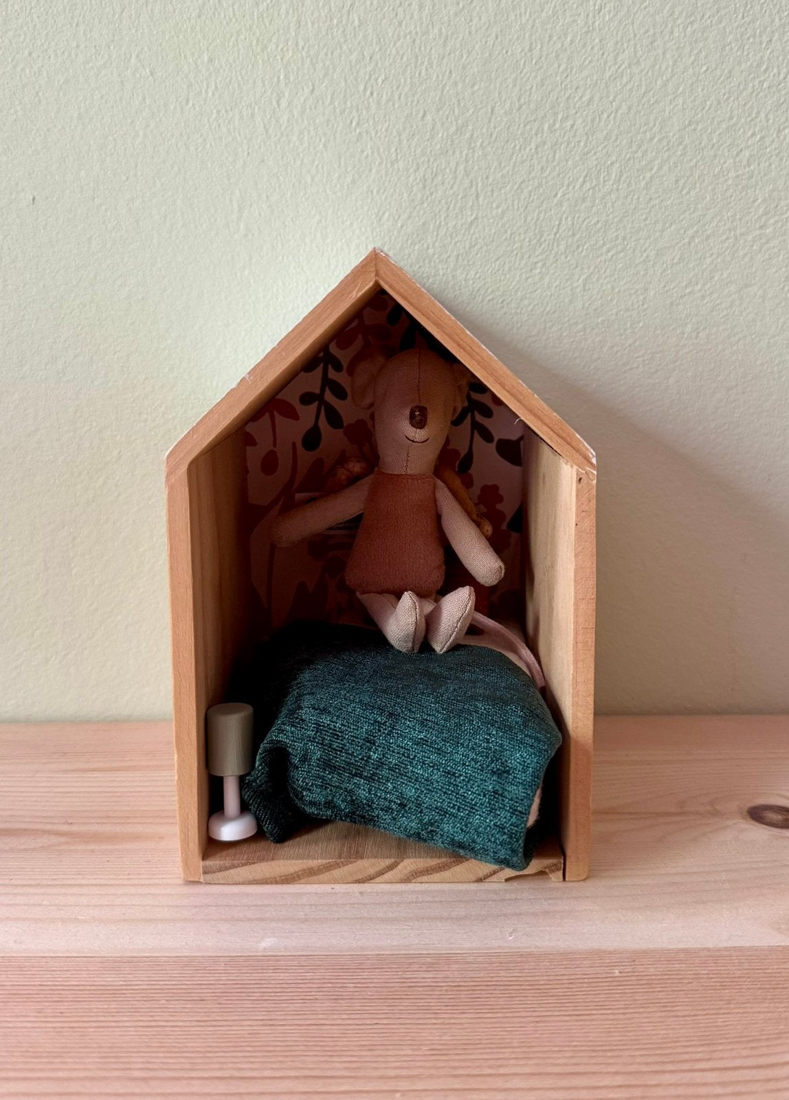 Houten poppenhuisje voor Maileg of  Sylvanian, Kinderen en Baby's, Speelgoed | Poppenhuizen, Ophalen of Verzenden, Zo goed als nieuw