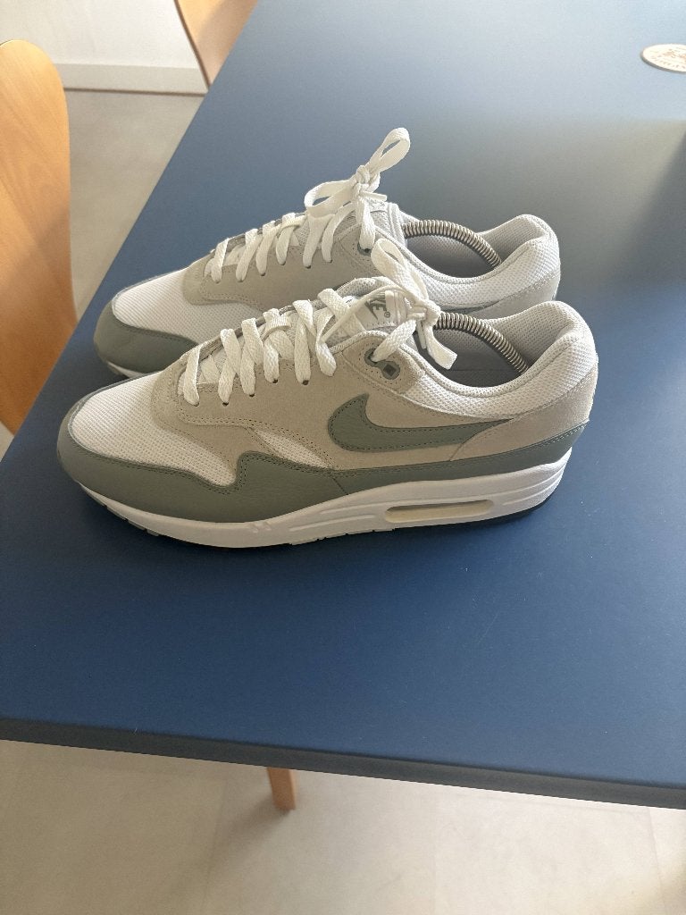 Nike Air Max 1 SC Mica Green Maat 44.5, Kleding | Heren, Overige kleuren, Nike, Ophalen of Verzenden, Sneakers of Gympen