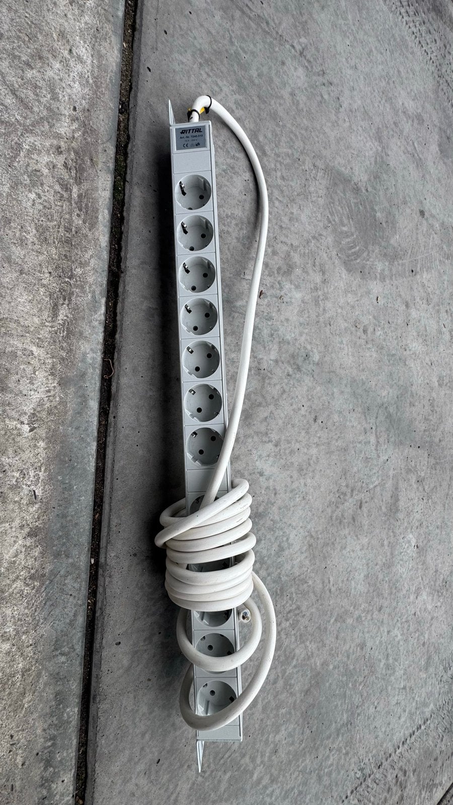 Rittal 7240.310 PDU 12-voudig 16A 250V – serverkast multis, Info@rittal.de, Gebruikt, Ophalen of Verzenden, Auf dem Stützelberg, 35745 Herborn, Duitsland