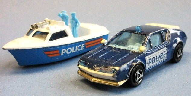 2 vintage Politie voertuigen - Alpine Renault en boot, Overige merken, Gebruikt, Auto, Groter dan 1:32