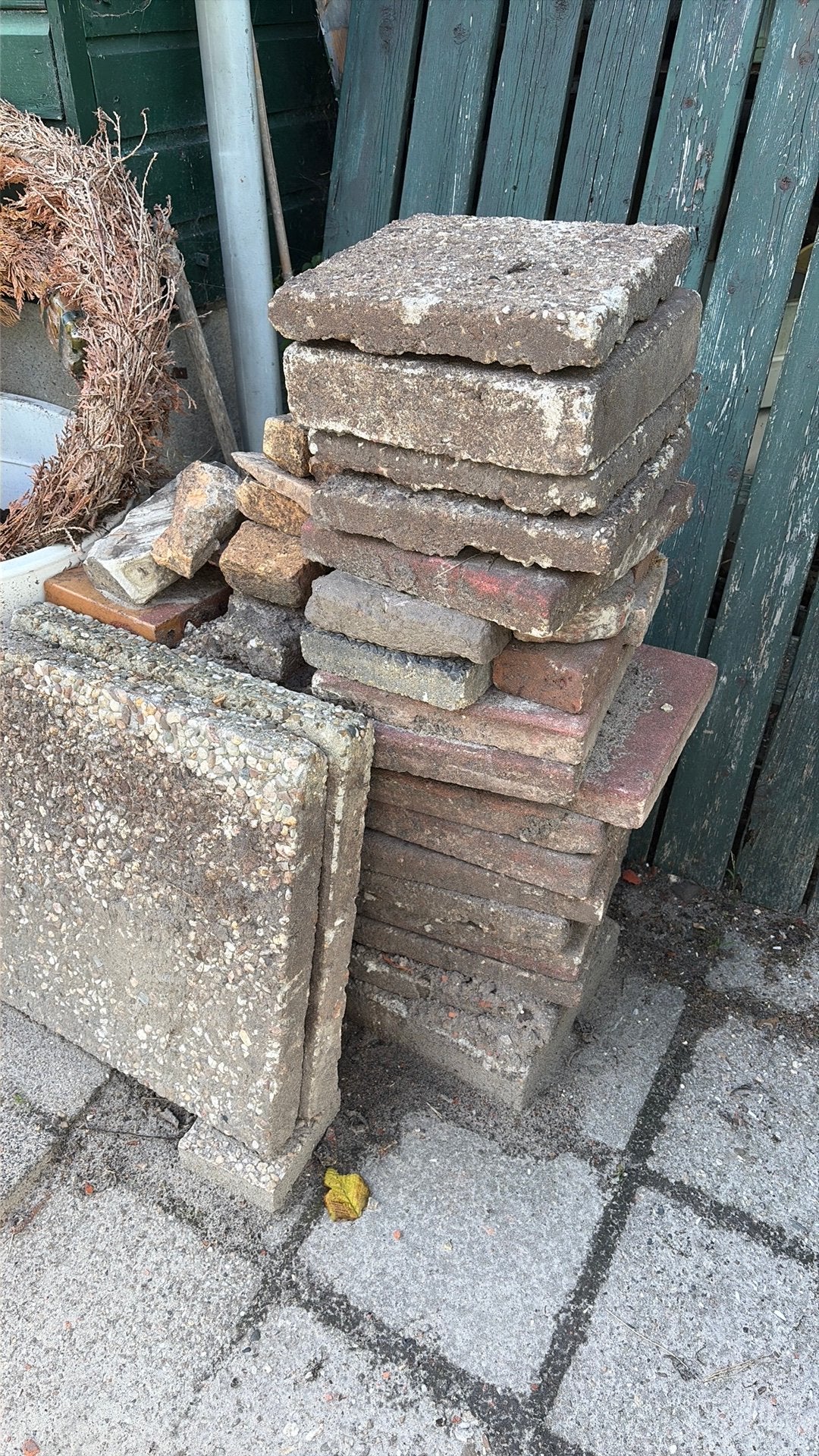 Stoeptegels, gratis ophalen!, Ophalen, Gebruikt, Beton, Terrastegels