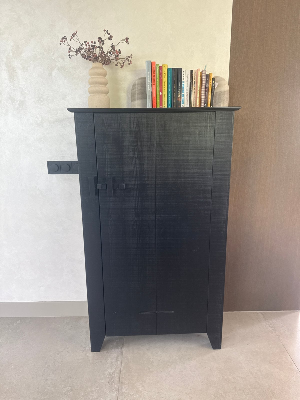 Zwarte houten boerenkast Gijs van Wood (85x38x142 cm), Huis en Inrichting, 100 tot 150 cm, Zo goed als nieuw, 25 tot 50 cm, Overige houtsoorten