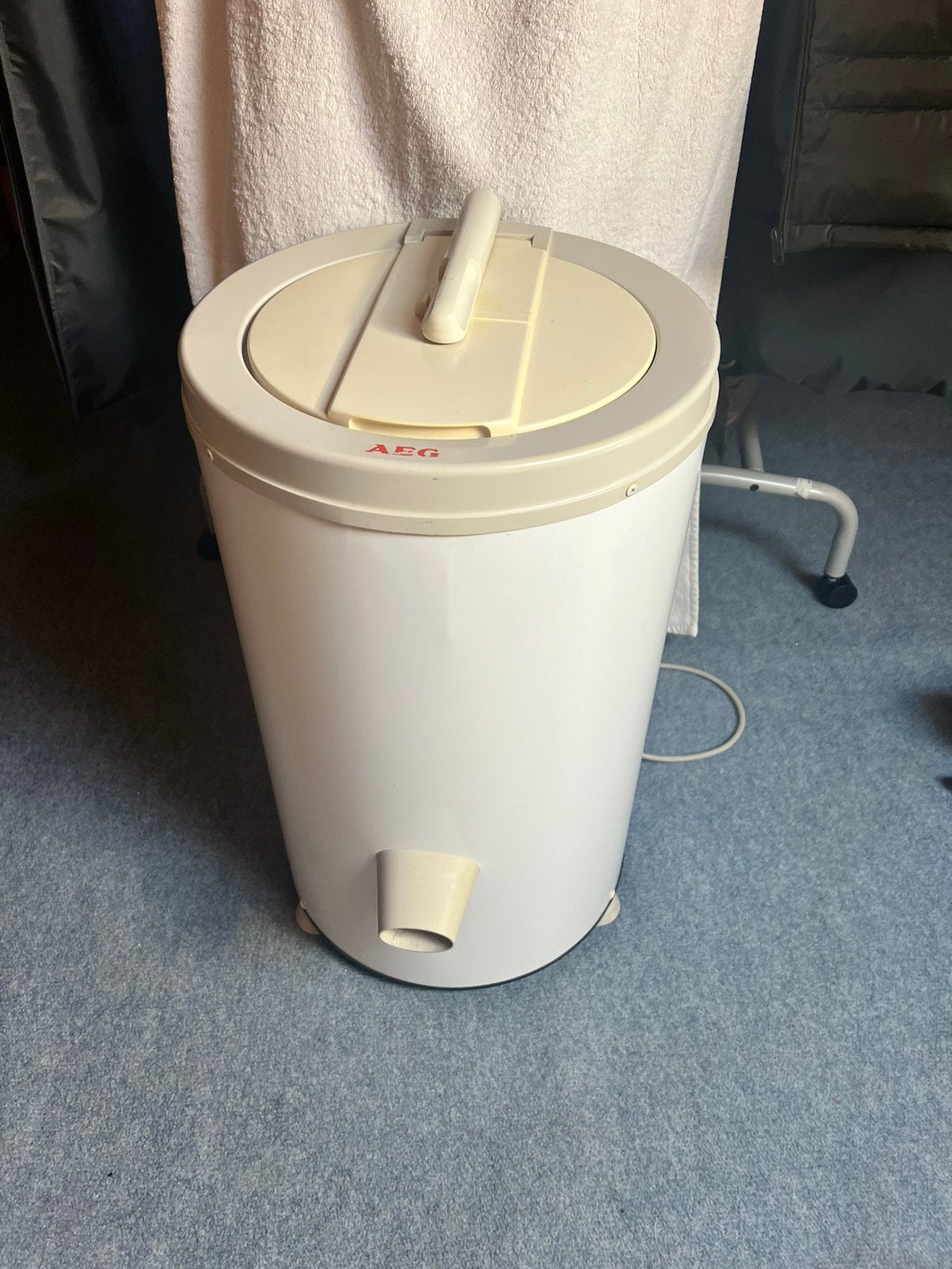 Goede AEG centrifuge, Ophalen, Minder dan 85 cm, Zo goed als nieuw, Minder dan 4 kg