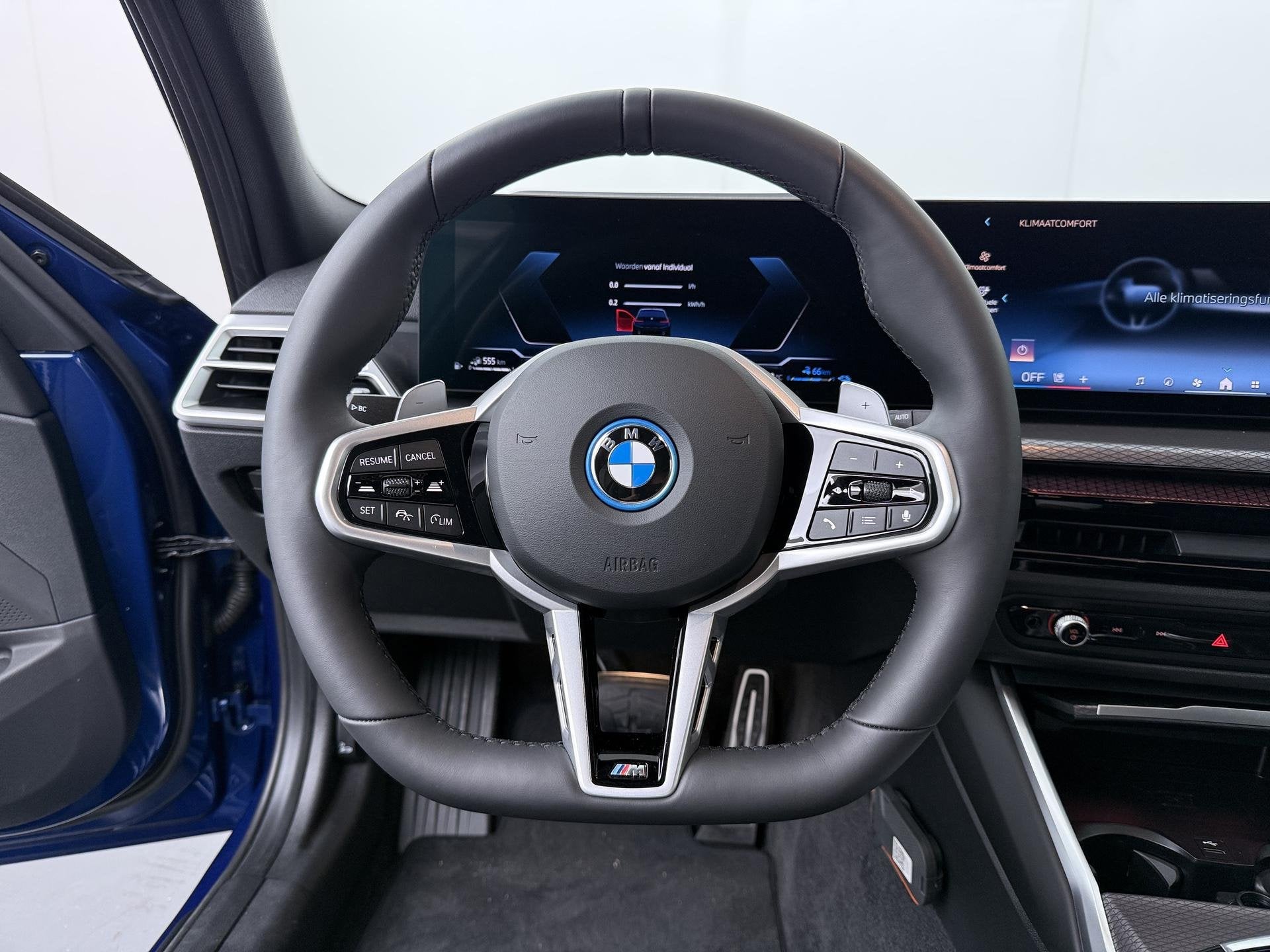 BMW 3 Serie Touring 330e | SoH 100% | Individual Le Mans Blu, Auto's, 1998 cc, Achterwielaandrijving, 4 cilinders, Met garantie (alle)