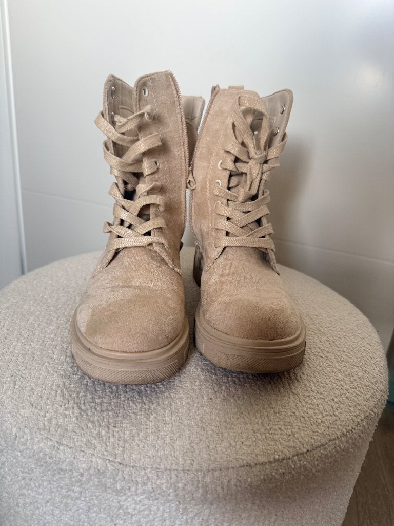 Beige laarzen - dames, Guts & Gusto, Beige, Lage of Enkellaarzen, Ophalen of Verzenden