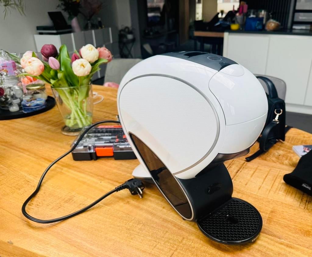 Dolce Gusto Neo koffiezetapparaat, Gebruikt, Koffiemachine, Ophalen of Verzenden, Koffiepads en cups