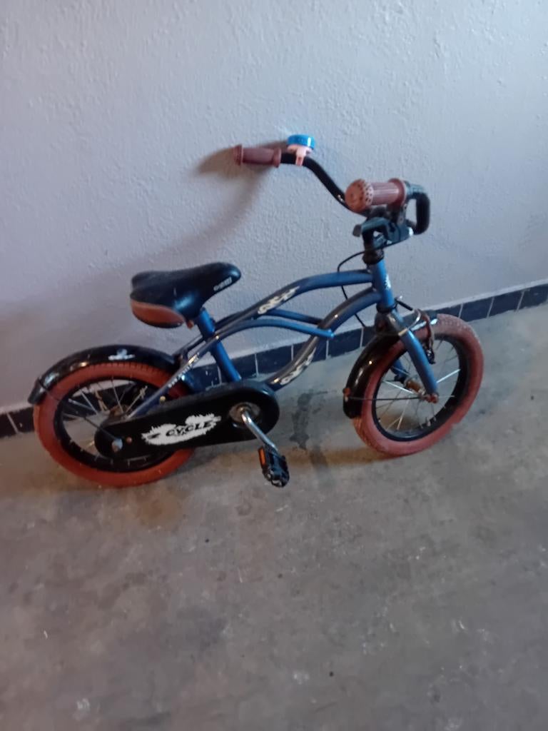 Blauwe kinderfiets met 14 inch wielen, Fietsen en Brommers, Fietsen | Kinderfietsjes, Ophalen of Verzenden, Gebruikt, 16 tot 20 inch