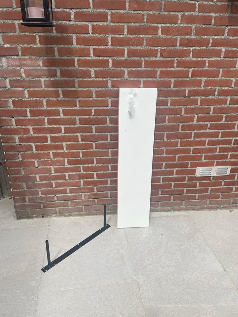 2 Witte Lack ikea planken met zwarte beugel, Ophalen, Gebruikt