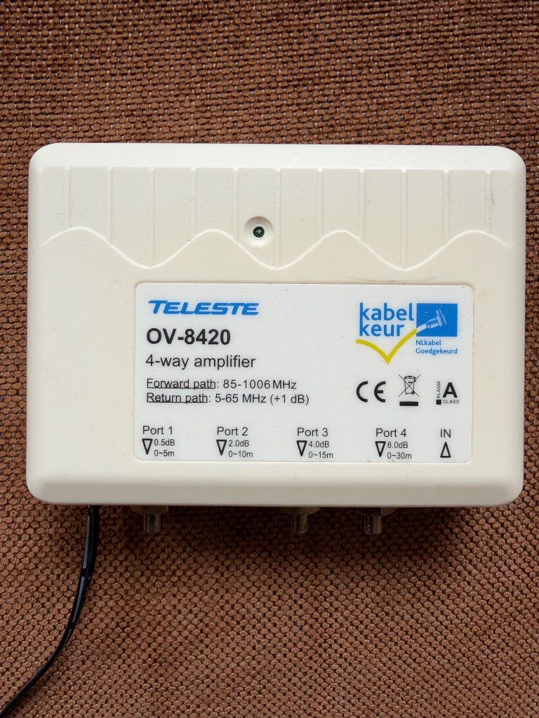 Teleste OV-8420 4-way Antenne versterker, Ophalen of Verzenden, Zo goed als nieuw, Minder dan 2 meter, Coaxiale kabel
