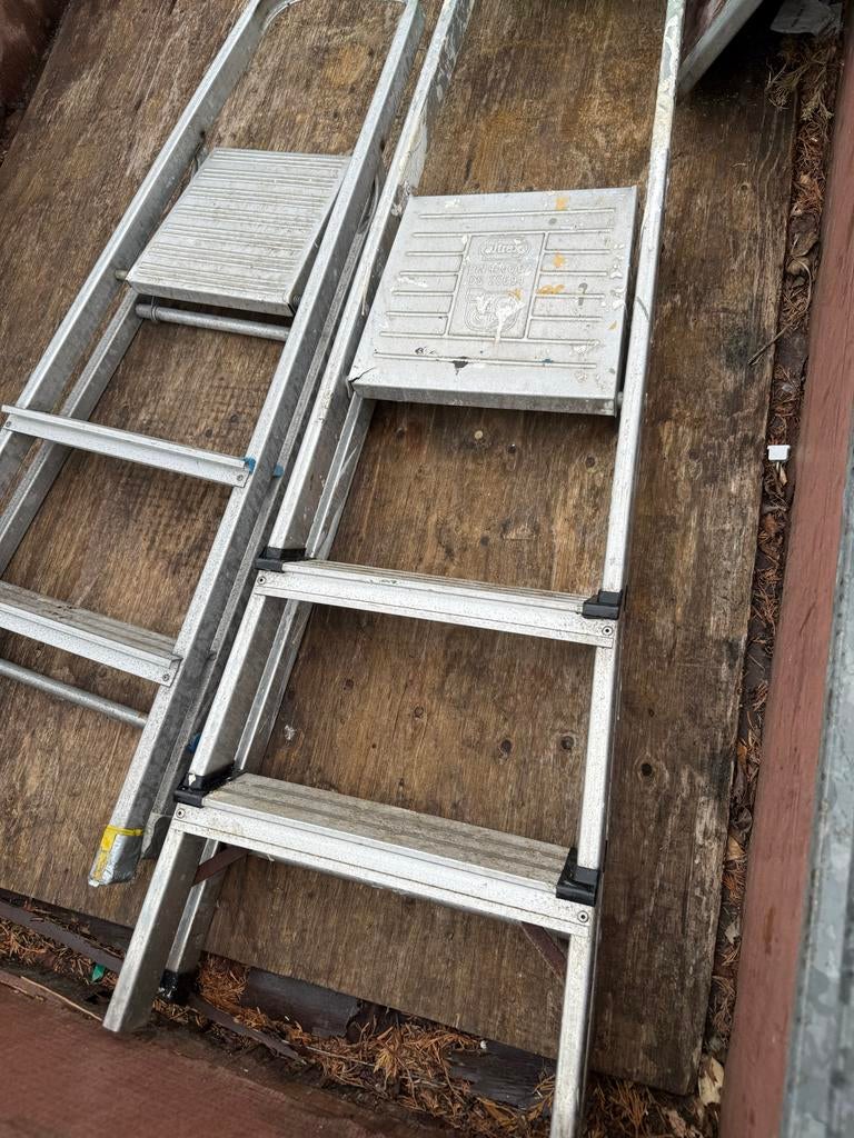 Twee drietrede trappen - ideaal voor klussen, Caravans en Kamperen, Camper-accessoires, Ophalen of Verzenden, Zo goed als nieuw