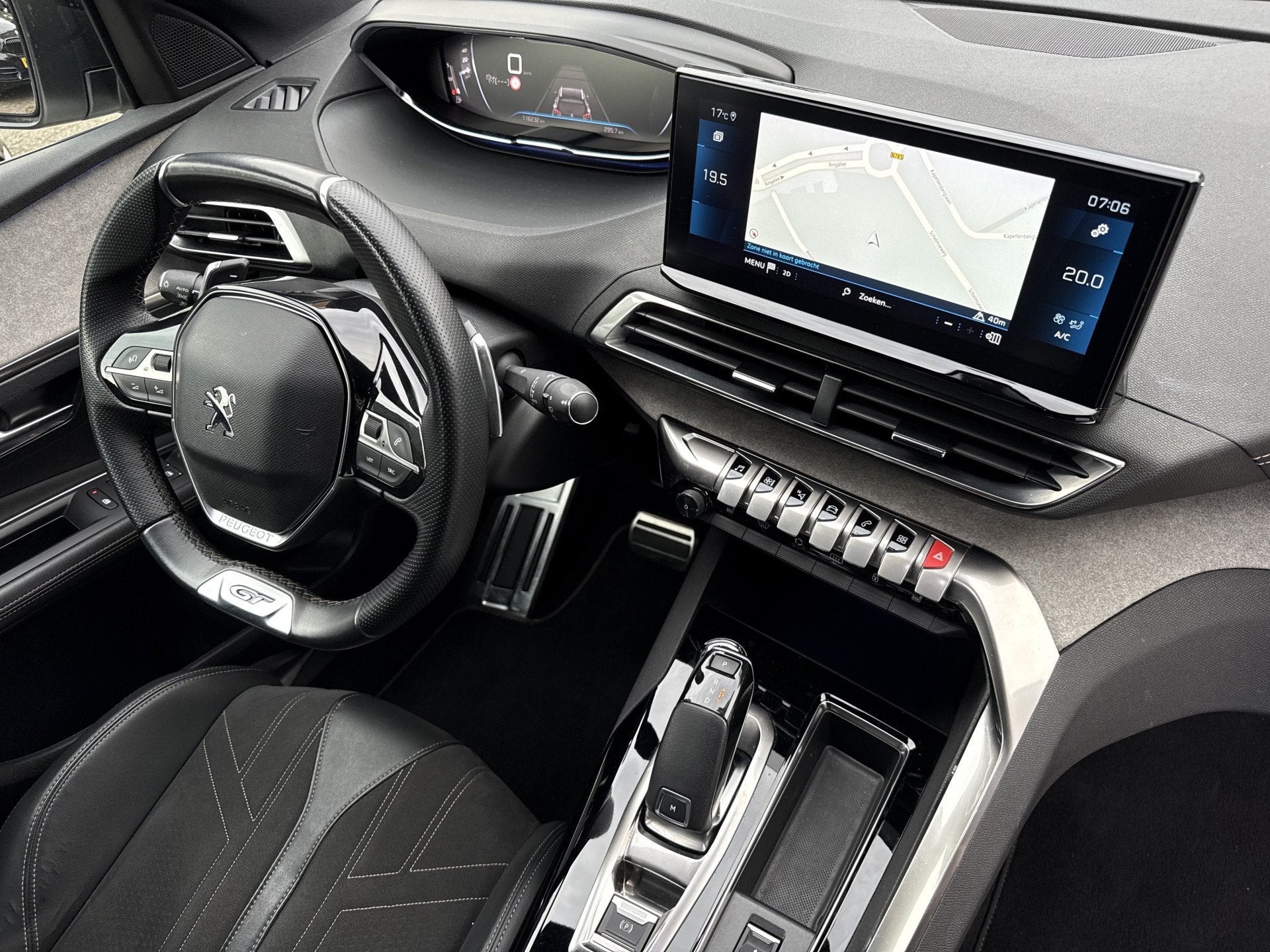 Peugeot 3008 130pk PT Aut. GT-line, Camera | Navi & CarPlay, Gebruikt, 1199 cc, Leder en Stof, Wit