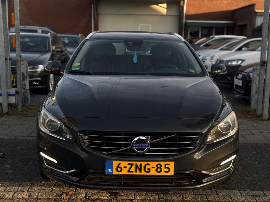 Volvo V60 2.4 D6 AWD Plug-In Hybrid Summum | Trekhaak | Xeno, Auto's, Automaat, 1849 kg, Automatische klimaatregeling, Vierwielaandrijving