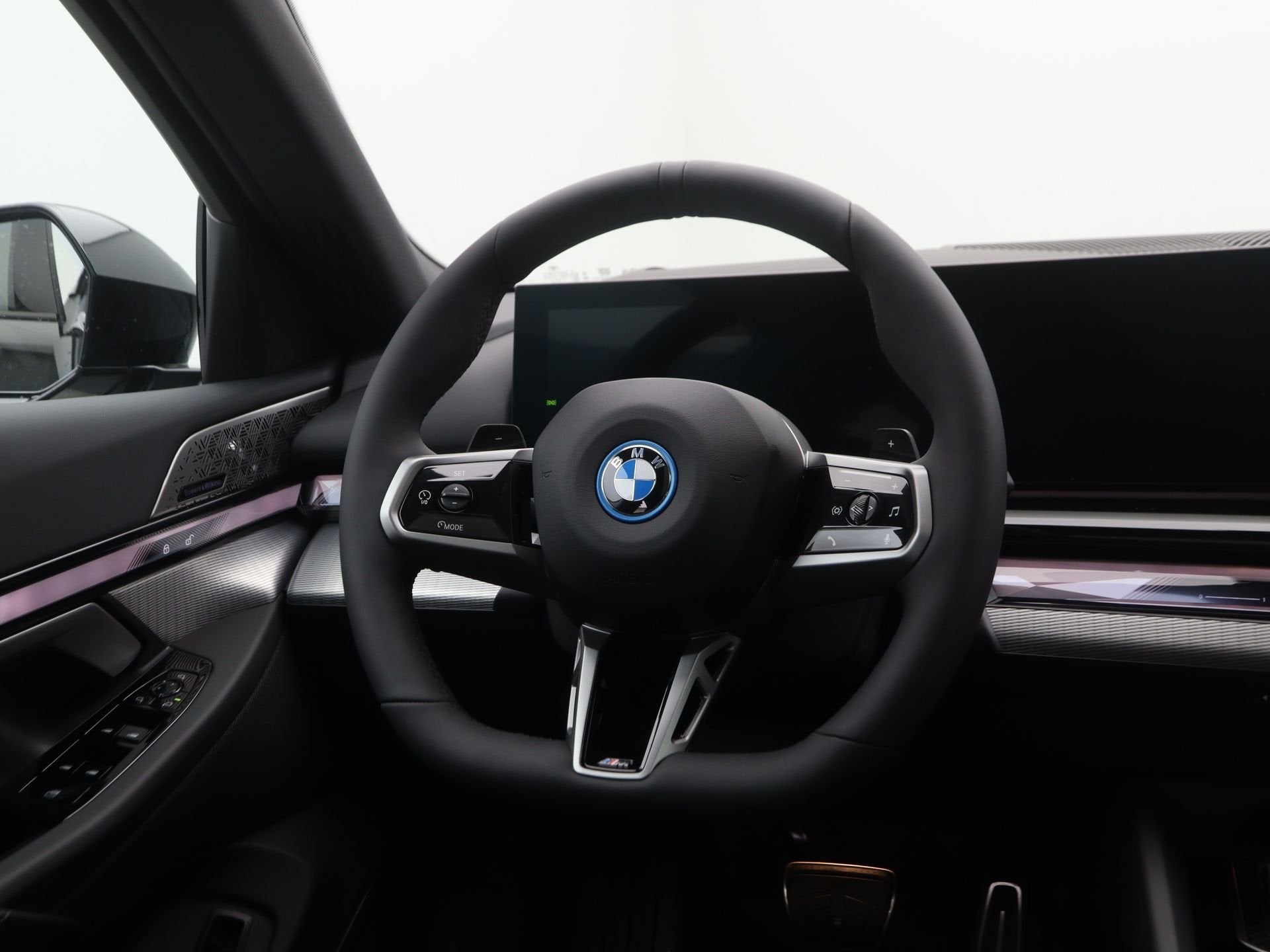 BMW 5 Serie Touring 530e (bj 2026, automaat), Auto's, Automaat, 1998 cc, Achterwielaandrijving, Zwart