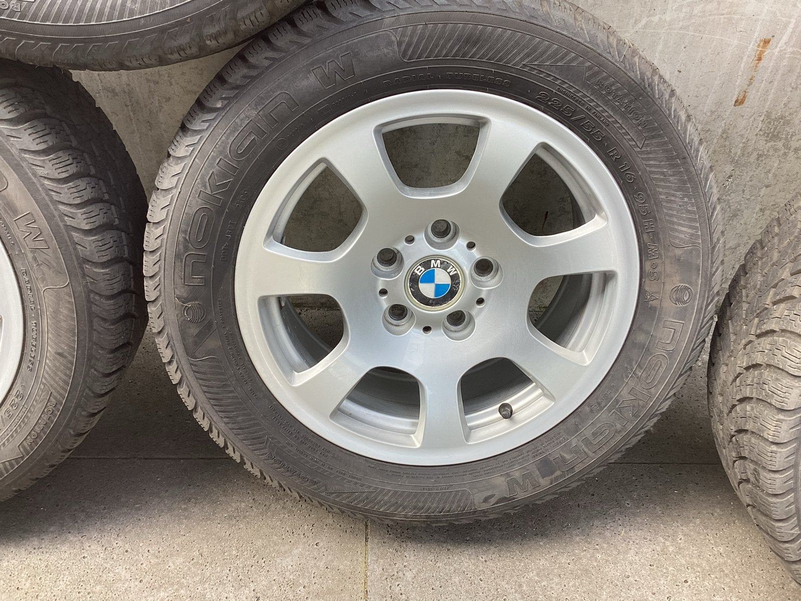 Originele BMW E60 16 inch velgen met Nokian winterbanden, Auto-onderdelen, Banden en Velgen, Ophalen, Gebruikt, 16 inch, Banden en Velgen