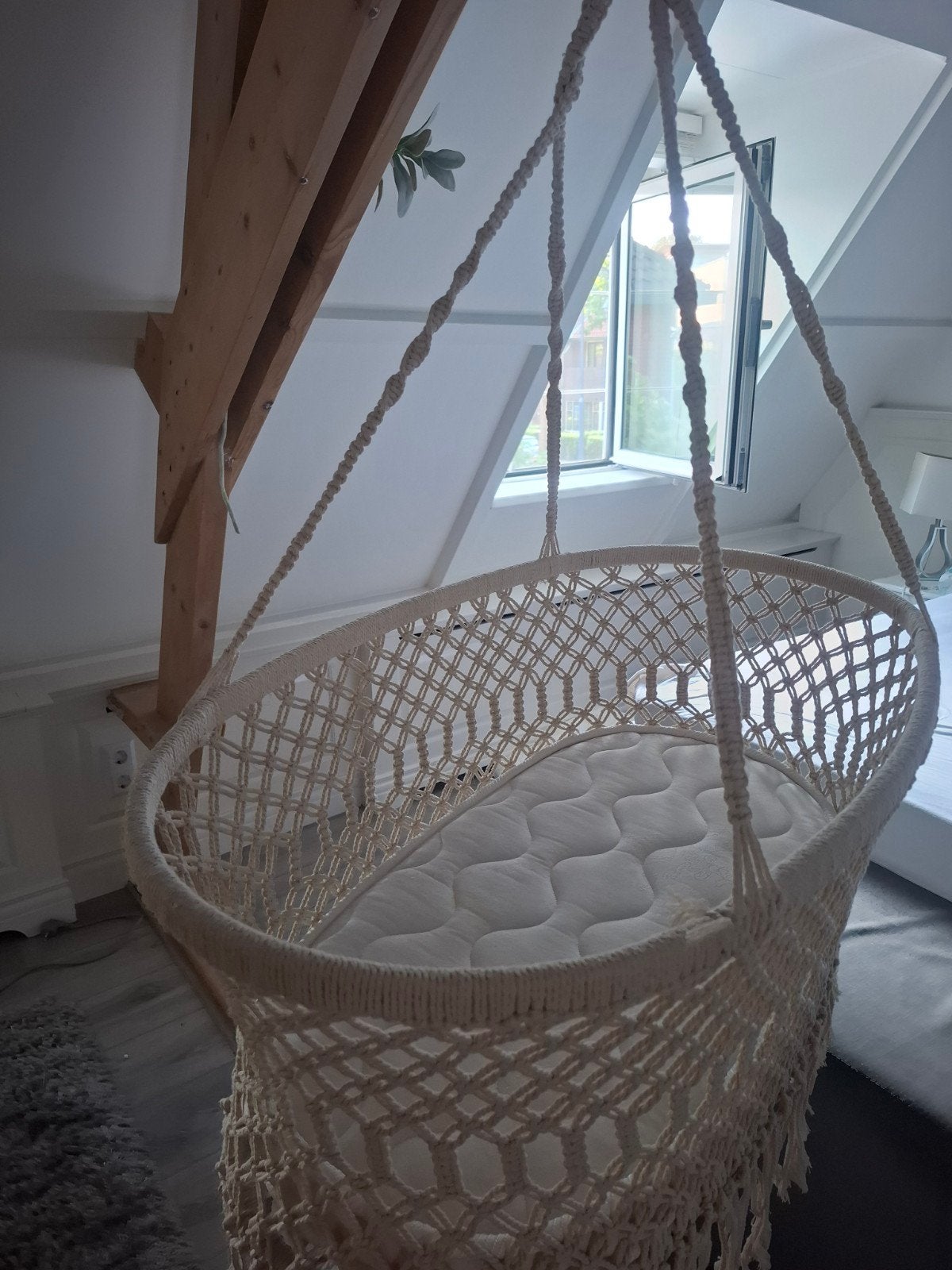 Macramé hangwieg / schommelwieg met goed matras, Ophalen, Zo goed als nieuw, Wieg