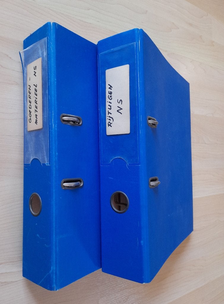 2 MAPPEN MET WERKTEKENINGEN NEDERLANDSCHE SPOORWEGEN, Ophalen of Verzenden, Gelezen