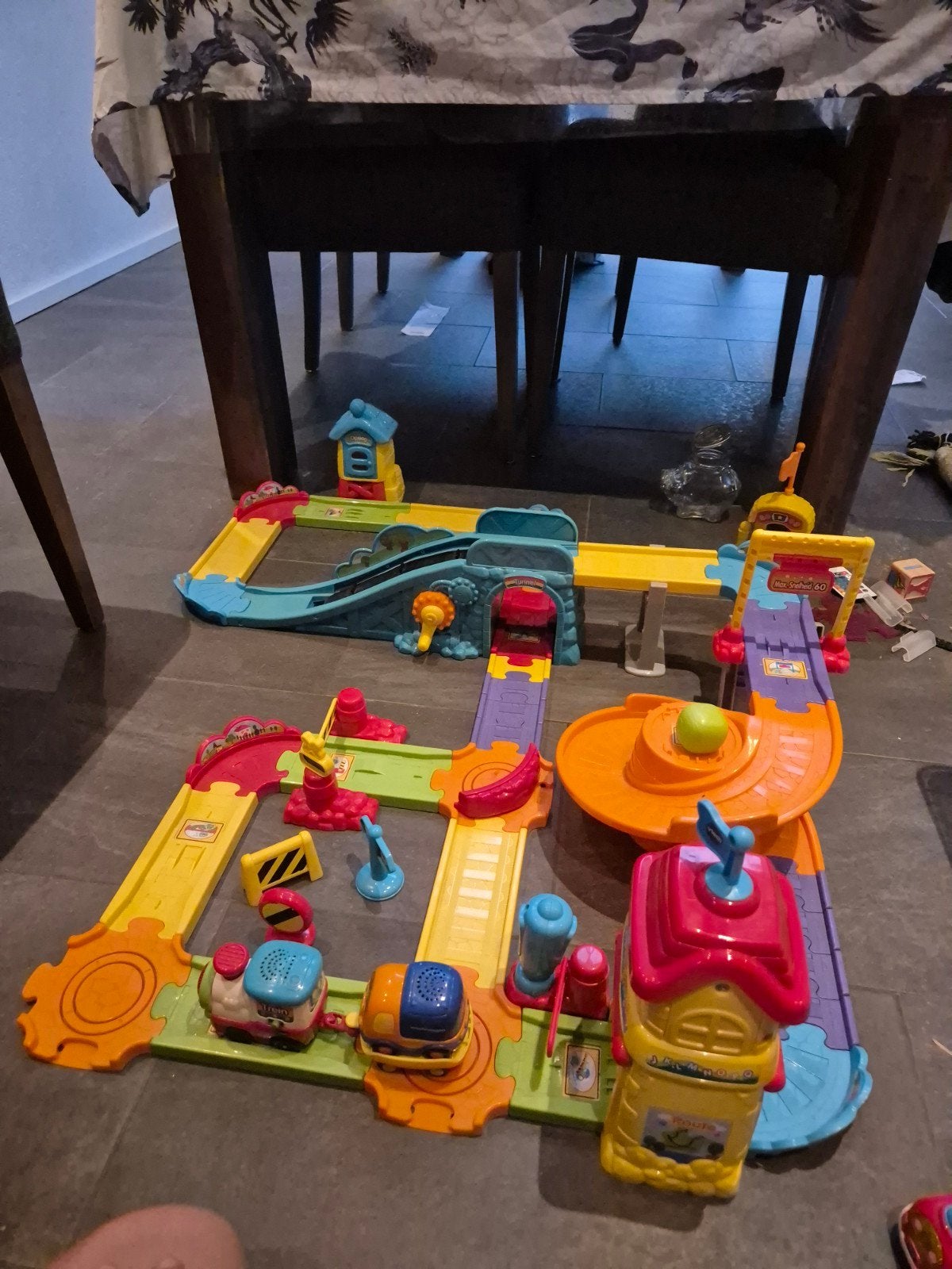 Toet Toet Treinbaan met licht en geluid en extra voertuigen, Kinderen en Baby's, Speelgoed | Vtech, Ophalen of Verzenden, Gebruikt