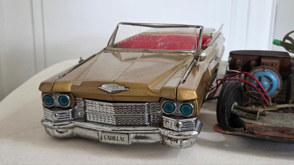 Oude blikken speelgoed Bandai golden Cadillac modelauto, Antiek en Kunst, Antiek | Speelgoed, Ophalen of Verzenden