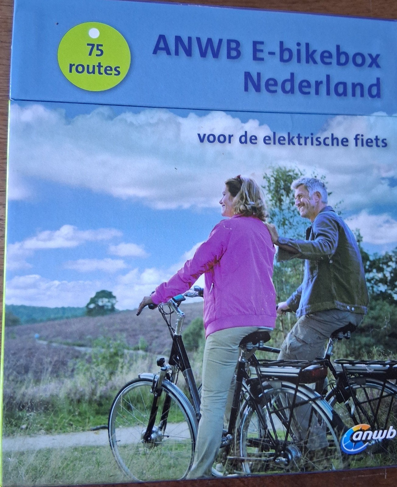 ANWB E-bikebox Nederland, Boeken, Reisgidsen, Zo goed als nieuw, Fiets- of Wandelgids, Benelux, ANWB, Ophalen of Verzenden