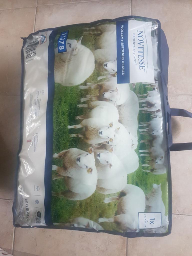 Nieuwe wollen 4-seizoenen dekbed 220x240, Huis en Inrichting, Slaapkamer | Beddengoed, Ophalen, Wit, Deken of Dekbed, Nieuw