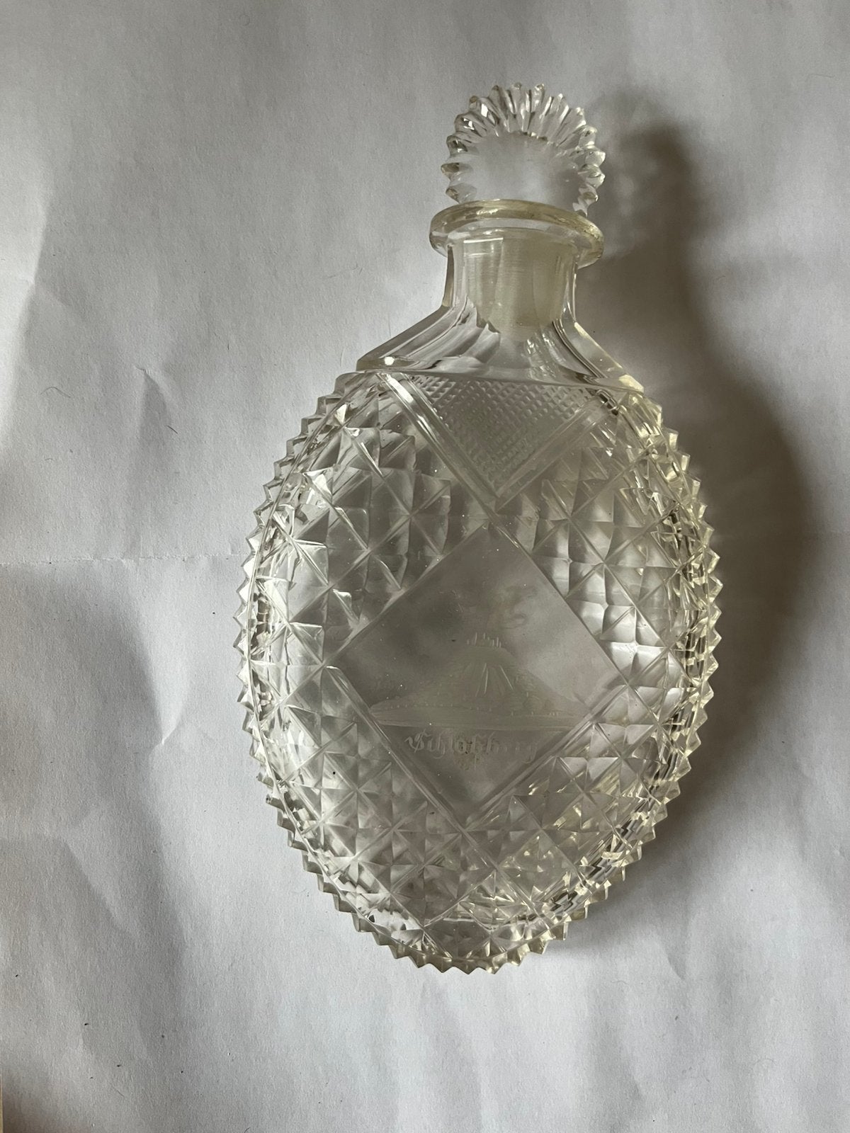 Antieje platte flacon van geslepen glas, Antiek en Kunst, Antiek | Glas en Kristal, Ophalen
