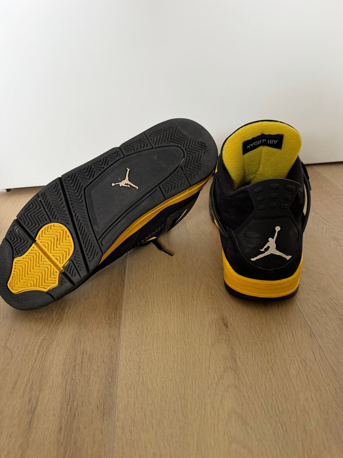 Foto 3 van Nike Air Jordan 4 Retro Thunder - Maat 45