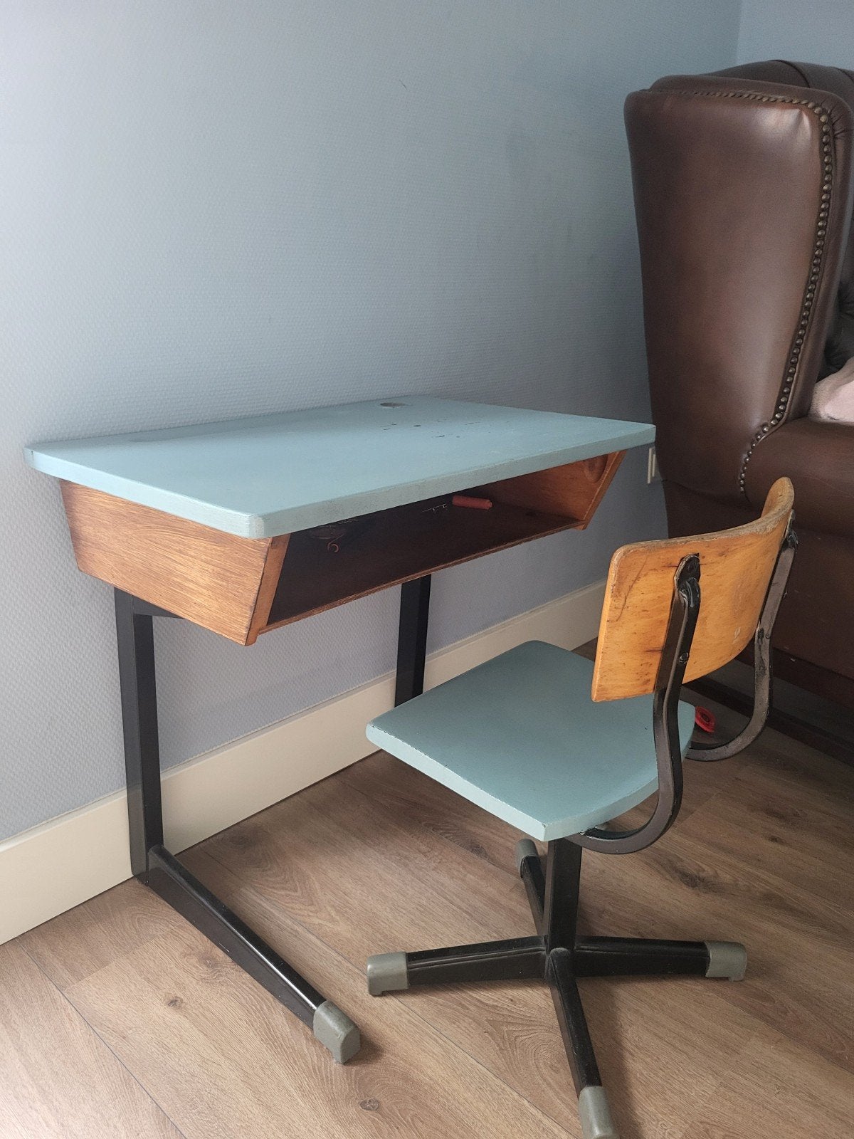kinderbureau met stoel (oude lessenaar), Ophalen, Gebruikt, Hout, Kinderbureau