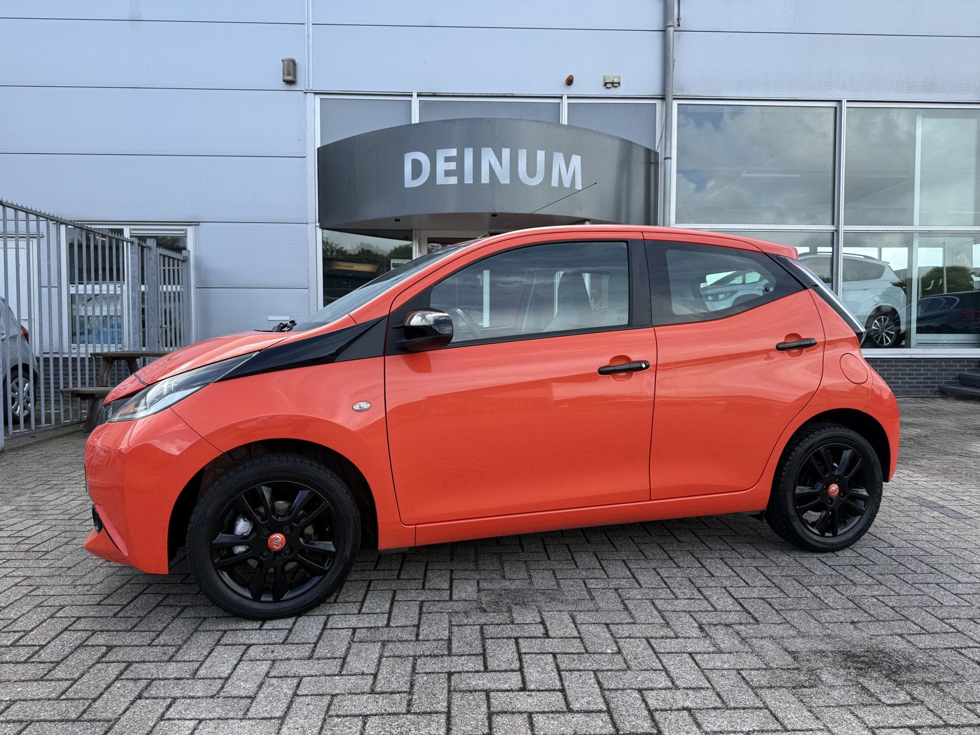 Toyota Aygo 1.0 VVT-i x-wave Airco, Camera, Bluetooth tel, e, Auto's, Euro 5, Stof, Gebruikt, Zwart