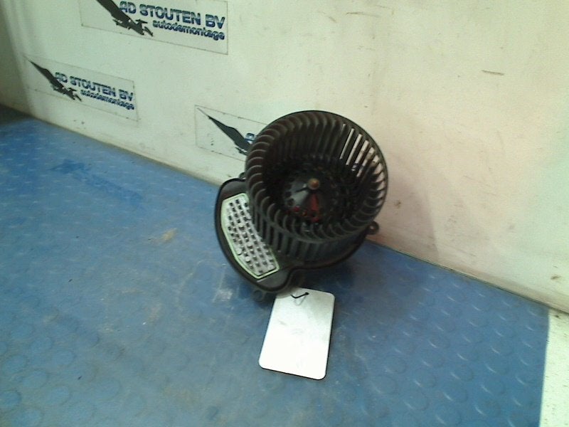 Kachel Ventilatormotor Renault Scénic IV (RFAJ) T911738, Gebruikt, Renault Deutschland AG, Dialog.deutschland@renault.de, Peter-Huppertz-Straße 5, Köln 51063, , Duitsland