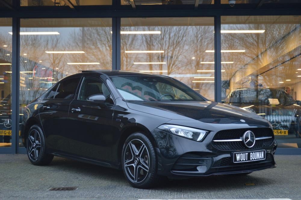 Mercedes-Benz A-Klasse 250 e AMG Led Panorama Distronic Keyl, Auto's, Mercedes-Benz, Gebruikt, Euro 6, 4 cilinders, Zwart