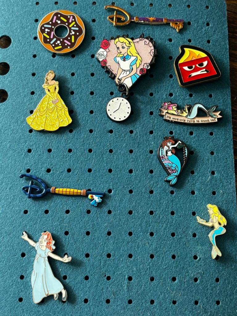 Disney Pins €5 per stuk: Alice, Belle, Zeemeermin & meer, Verzamelen, Disney, Ophalen of Verzenden, Pocahontas of Kl. Zeemeermin