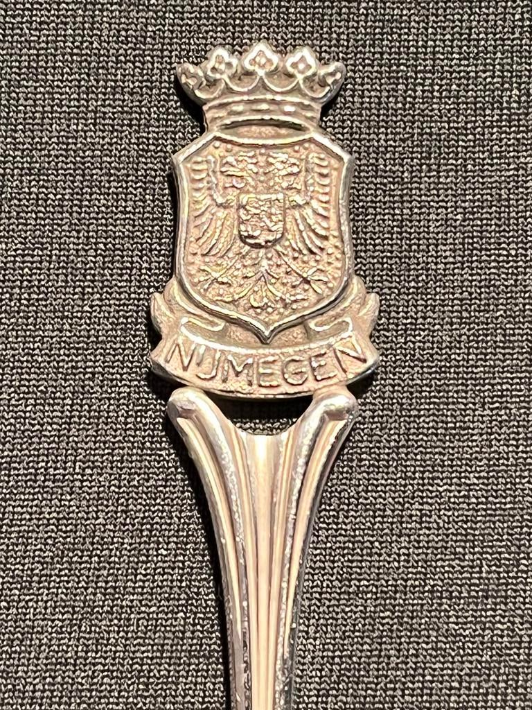 Vintage bewerkt lepeltje Nijmegen., Ophalen of Verzenden