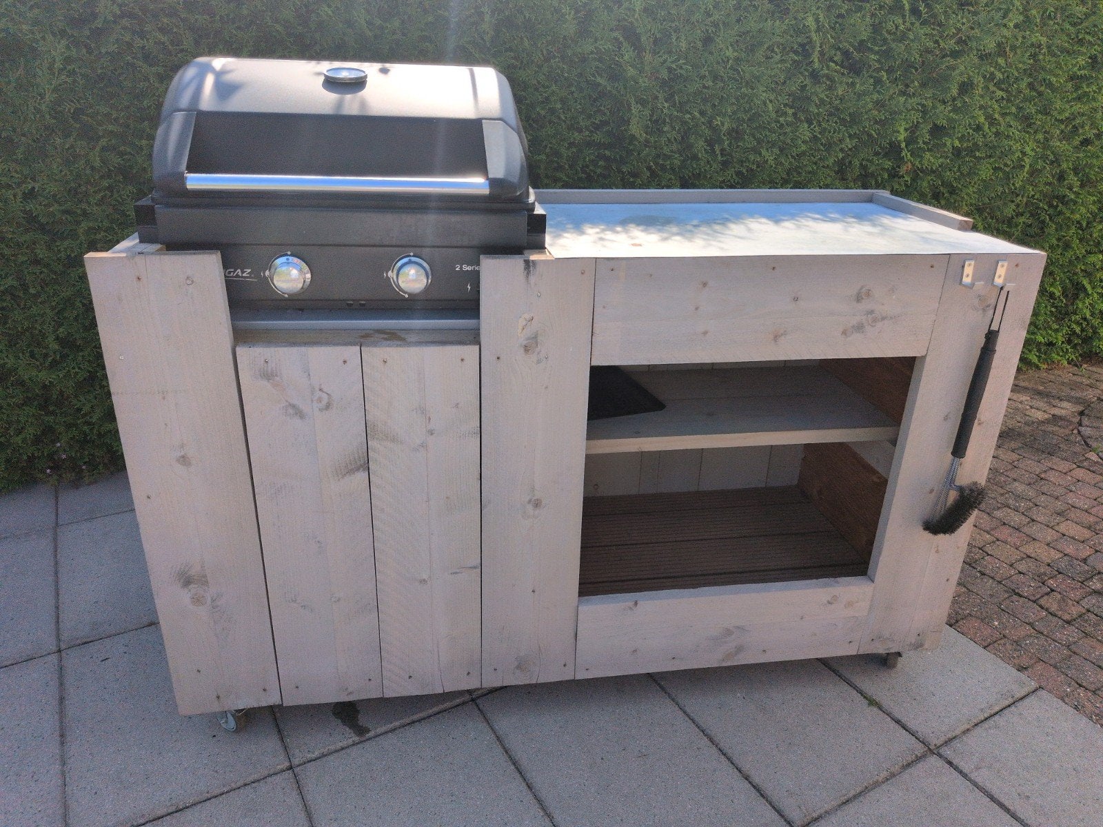 BBQ met buitenkeuken op wielen, Ophalen, Gebruikt, Campingaz