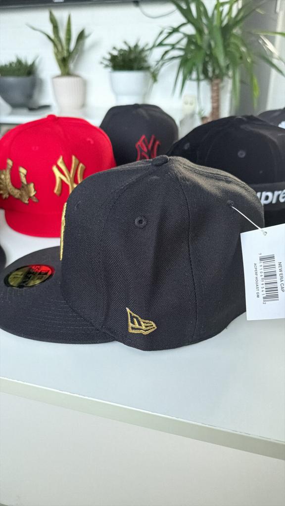 New Era NY Yankees Cap Zwart Goud Paard Limited Edition, Ophalen of Verzenden, Nieuw, Pet