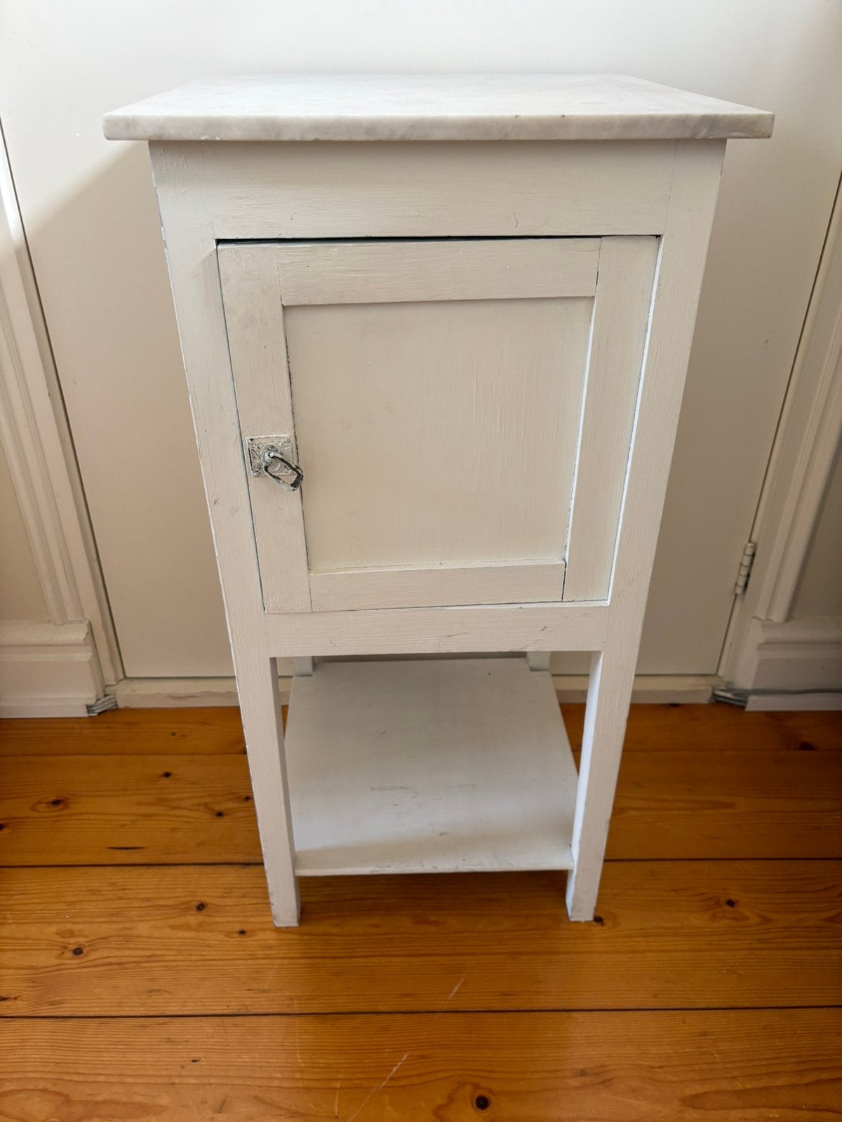 Meer dan 100 jaar oud nachtkastje, Ophalen, Zo goed als nieuw, Minder dan 45 cm, 70 cm of meer