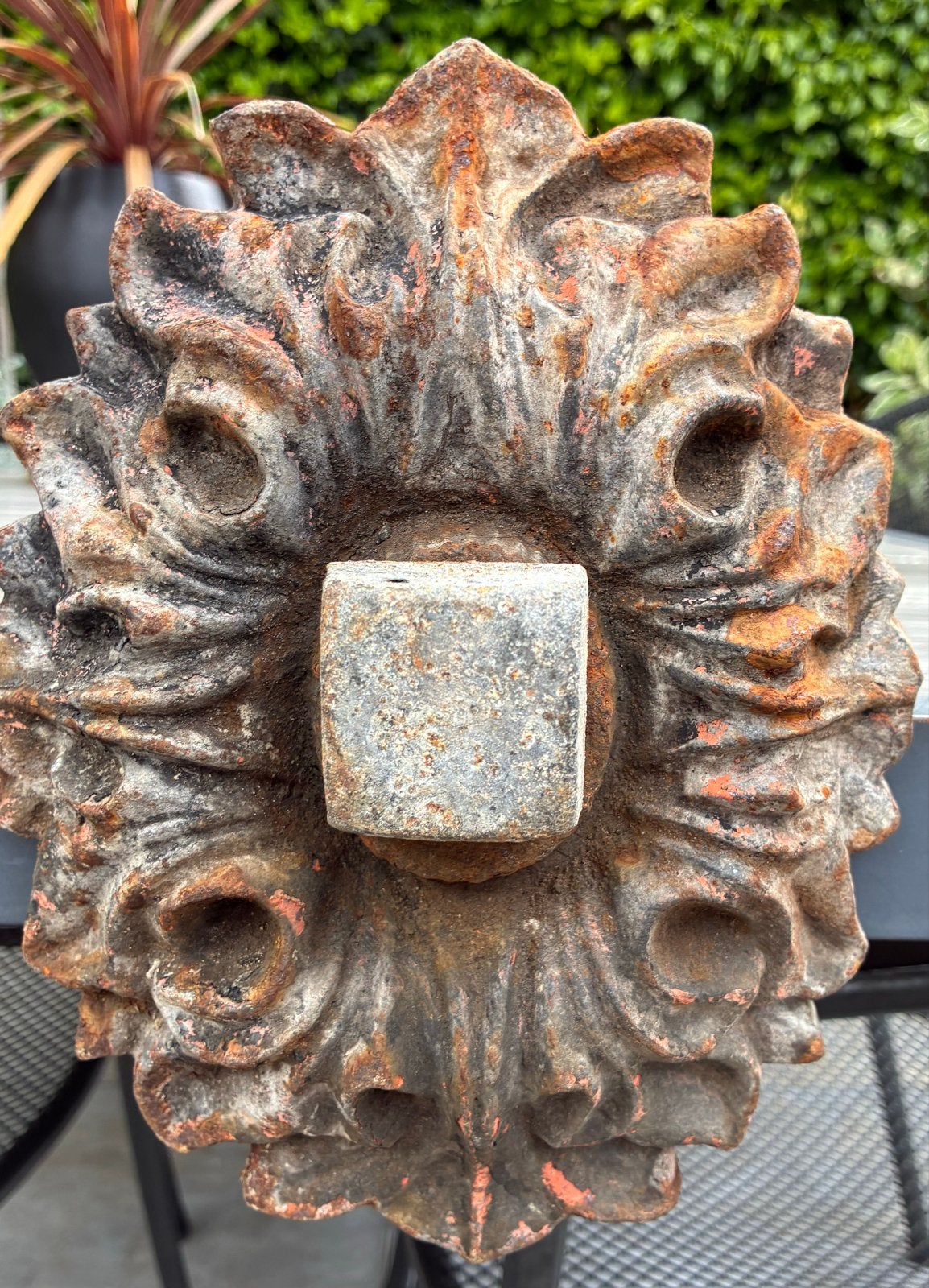 Antieke gietijzeren muuranker, decoratief en robuust, Ophalen of Verzenden
