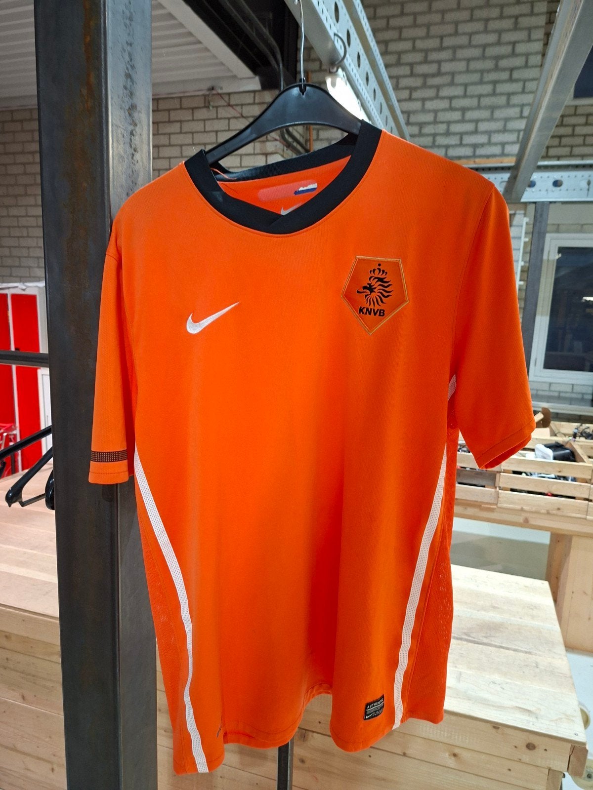 Oranje Nike KNVB voetbalshirt - Maat XL, Nike European Operations Netherlands B.V., Colosseum 1, 1213 NL Hilversum, Nederland