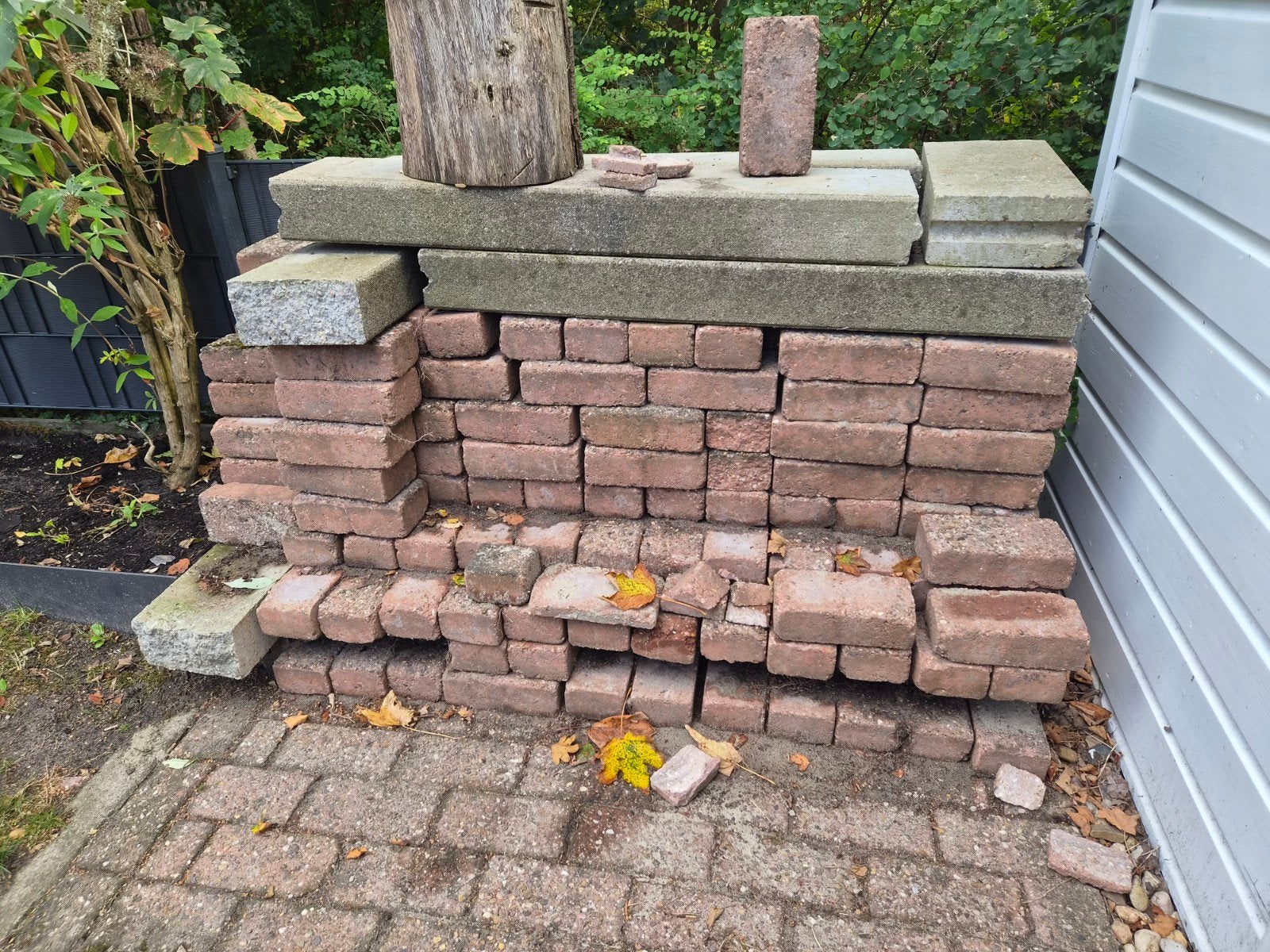 !GRATIS! Klinkers (rood) en Stoepranden (grijs), Tuin en Terras, Tegels en Klinkers, Ophalen of Verzenden, Beton, Klinkers