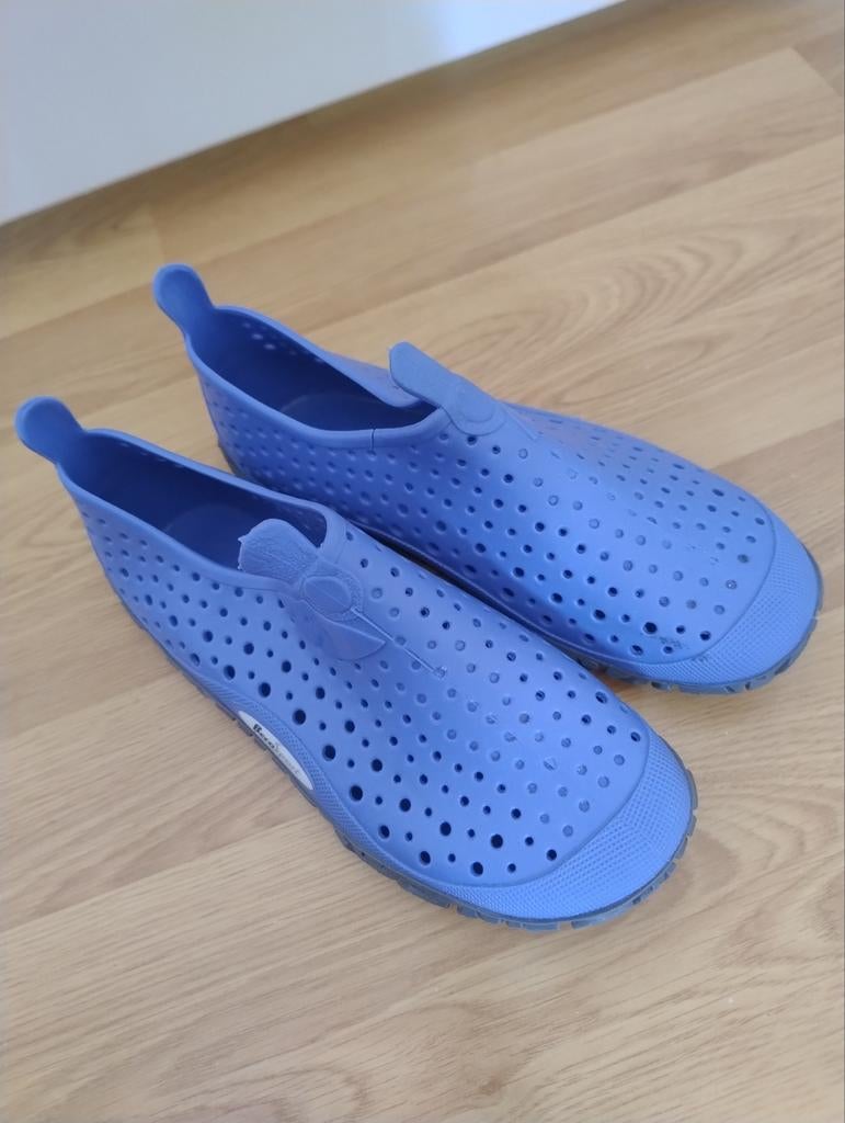 Waterschoenen blauw maat 33 - Zo goed als nieuw, Kinderen en Baby's, Kinderkleding | Schoenen en Sokken, Ophalen of Verzenden