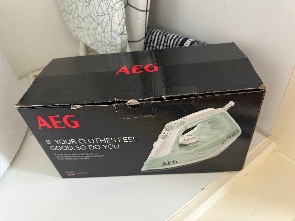 AEG stoomstrijkijzer + IKEA RUTER strijkplank, Ophalen, Gebruikt, Strijkijzer met snoer